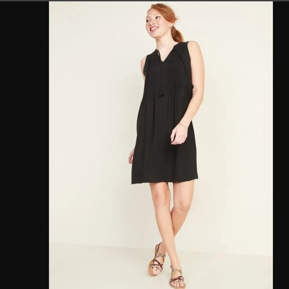 Old Navy - Sleeveless Pintuck Tie Neck Swing Dress 144650 | Small | Black - Picture 12 of 13